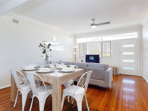 'Shoalz', 28 Rigney Street - Renovated Pet Friendly Cottage & Boat Parking - Accommodation Port Hedland 2
