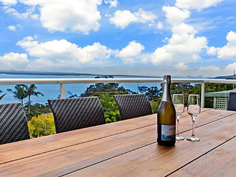 'The Bay', 25 Wallawa Rd - Huge Home With Aircon, Spectacular Views & Chromecast - Accommodation Port Hedland 1