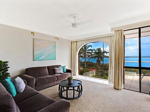 'The Bay', 25 Wallawa Rd - Huge Home With Aircon, Spectacular Views & Chromecast - Accommodation Port Hedland 2
