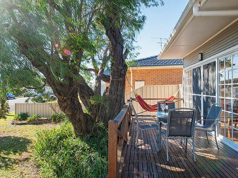 'The Croft' 11 Boulder Bay Rd - Cosy Beach House With Aircon & Only 270m To The Beach - Accommodation Port Hedland 1