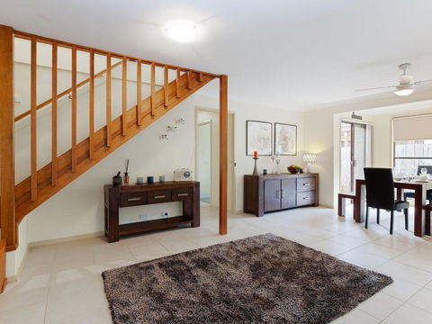 'Willows At The Bay' 111 Horace St - Large House With Aircon, WIFI And Boat Parking. - Accommodation Port Hedland 3
