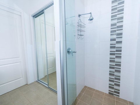 1 'Florida', 5 Lillian Street - 2 Min Walk To Beach, Shops & Restaurants - Accommodation Port Hedland 2