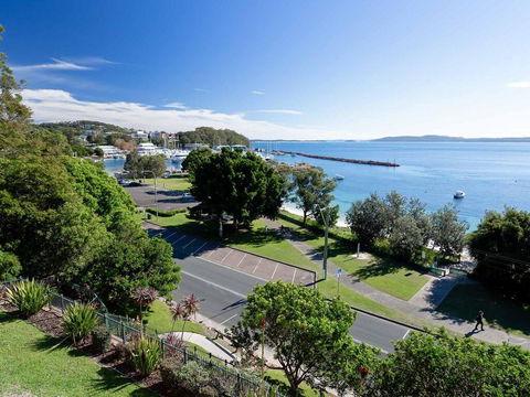 1 'Kiah', 53 Victoria Parade - Stunning Views, Wifi, Aircon, Just Across The Road To The Water - Accommodation Port Hedland 0