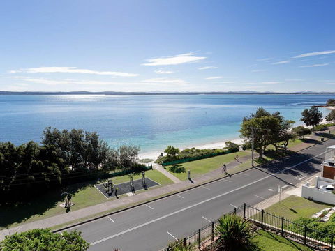 1 'Kiah', 53 Victoria Parade - Stunning Views, Wifi, Aircon, Just Across The Road To The Water - Accommodation Port Hedland 2