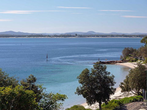1 'Kiah', 53 Victoria Parade - Stunning Views, Wifi, Aircon, Just Across The Road To The Water - Accommodation Port Hedland 3