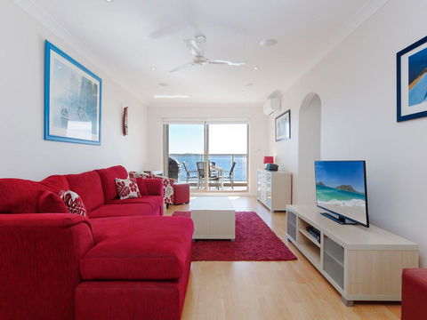 1 'Kiah', 53 Victoria Parade - Stunning Views, Wifi, Aircon, Just Across The Road To The Water - Accommodation Port Hedland 1