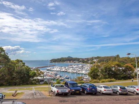 1 'Laman Lodge', 15 Laman Street - Stunning Air Conditioned Unit With Water Views And WIFI - Accommodation Port Hedland 2