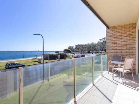 1 'Little Hut', 20 Kurrawa Close - Spectacular Water Views, NBN & Air Conditioned - Accommodation Port Hedland 0
