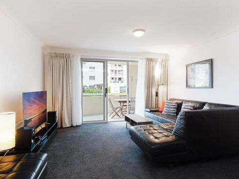 1 'SEASHELLS' 21-23 MAGNUS STREET - WIFI, POOL, LIFT & AIR CONDITIONING - Accommodation Port Hedland 0