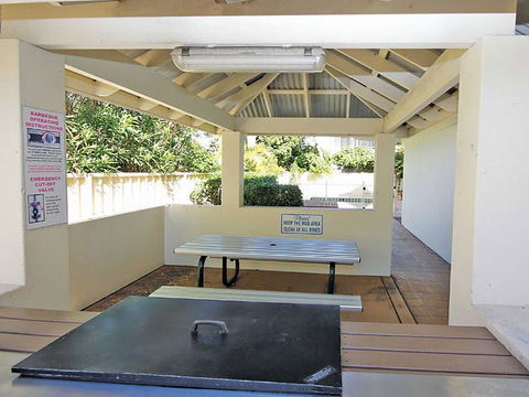 1 'SEASHELLS' 21-23 MAGNUS STREET - WIFI, POOL, LIFT & AIR CONDITIONING - Accommodation Port Hedland 3