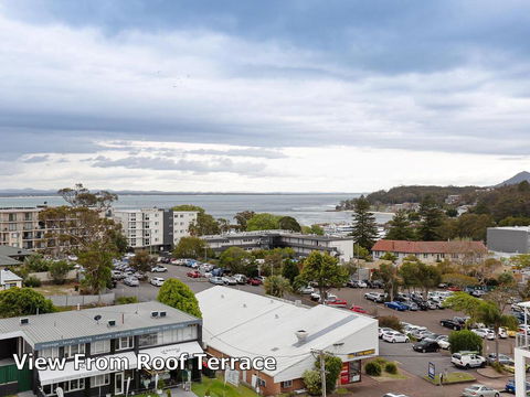 1 'Seaview', 9 Church Street - Huge Air Conditioned Unit With Lift & WIFI - Accommodation Port Hedland 0