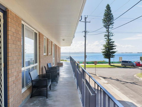 1 'Shoal Towers', 11 Shoal Bay Road - Fantastic Unit Across The Road From Beach - Accommodation Port Hedland 3
