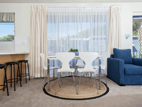 1 'Shoal Towers', 11 Shoal Bay Road - Fantastic Unit Across The Road From Beach - Accommodation Port Hedland 1
