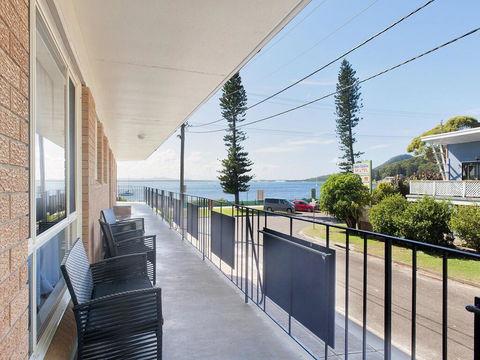 1 'Shoal Towers', 11 Shoal Bay Road - Fantastic Unit Across The Road From Beach - Accommodation Port Hedland 0