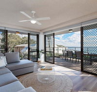 1 'The Poplars' 34 Magnus St - panoramic water views pool aircon  WIFI - Accommodation Port Hedland