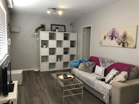 1 Bedroom Unit In Heart Of Elsternwick - Accommodation Port Hedland 1