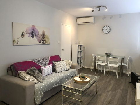 1 Bedroom Unit In Heart Of Elsternwick - Accommodation Port Hedland 2