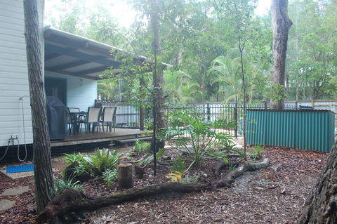1 Naiad Court - Lowset Family Home With Swimming Pool And Covered Deck. Pet Friendly - Accommodation Port Hedland 2