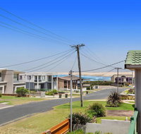1/32 Ocean Avenue - three bedrooms three bathrooms air con boat parking  water views - Accommodation Port Hedland