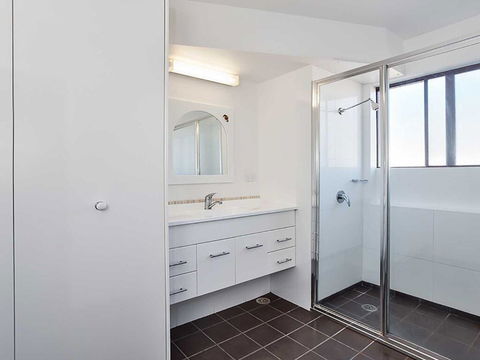 10 'Intrepid' 3 Intrepid Close - Water Views Over Shoal Bay Beach - Accommodation Port Hedland 2