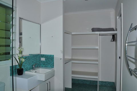 10 Double Island Drive - Modern Family Home, Centrally Located, Swimming Pool & Outdoor Area - Accommodation Port Hedland 2