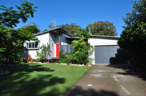 10 Double Island Drive - Modern Family Home, Centrally Located, Swimming Pool & Outdoor Area - Accommodation Port Hedland 0