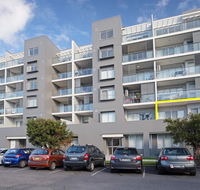 104 'The Shoal' 6-8 Bullecourt Street - linen included  under 200m to beach - Accommodation Port Hedland