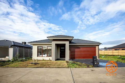 109, Cozy Cranbourne Family House, 5Bed2Bath2Parking - Accommodation Port Hedland 2