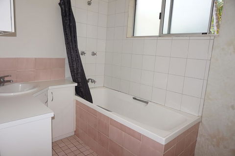 11 Bomburra Court - Rainbow Beach, Comfortable Beach House, Plenty Of Boat Parking - Accommodation Port Hedland 1