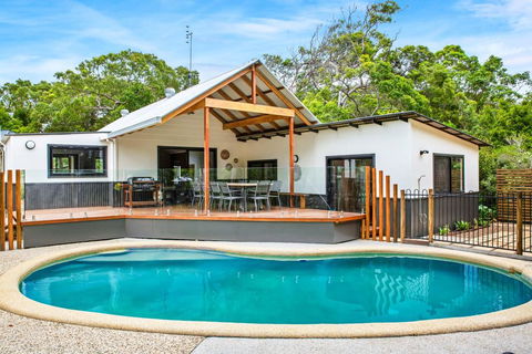 11 Naiad Court - Rainbow Shores, Fantastic Family Retreat, Swimming Pool, 200m To Beach, Free Wi-Fi - Accommodation Port Hedland 0