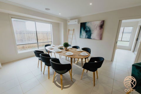 113, Balanchin Street Family Resort In Point Cook - Accommodation Port Hedland 2