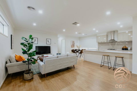 118 Refreshing 3BR Werribee Family House - Accommodation Port Hedland 0