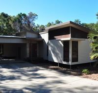 12 Satinwood Drive - Family home with swimming pool located in natural bushland and close to beach - Accommodation Port Hedland