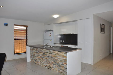 12 Satinwood Drive - Family Home With Swimming Pool Located In Natural Bushland And Close To Beach - Accommodation Port Hedland 3