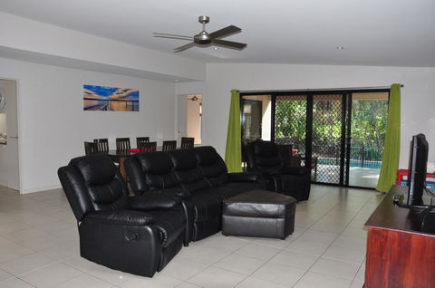 12 Satinwood Drive - Family Home With Swimming Pool Located In Natural Bushland And Close To Beach - Accommodation Port Hedland 1