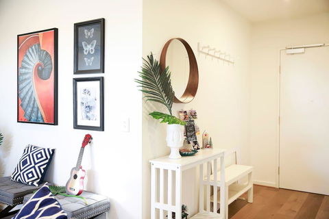 136, Light-filled Homely Box Hill Apt, 2Bed2BathFreeParking - Accommodation Port Hedland 2