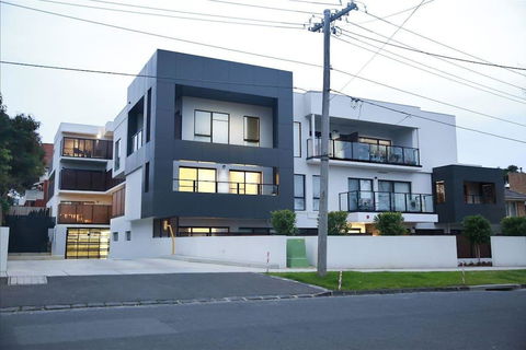 136, Light-filled Homely Box Hill Apt, 2Bed2BathFreeParking - Accommodation Port Hedland 0