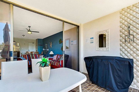 14 'THE DUNES', 38 MARINE DR - LARGE UNIT WITH POOL, TENNIS COURT AND DIRECTLY ACROSS FROM FINGAL - Accommodation Port Hedland 1