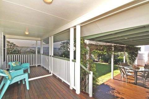 16 Beachway Pde, Marcoola: Linen Incl, WiFi, Pet Friendly, A/Cond. 500 BOND - Accommodation Port Hedland 2