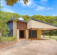 18 Naiad Court - Rainbow Shores Modern Beach House Walk to Beach - Accommodation Port Hedland