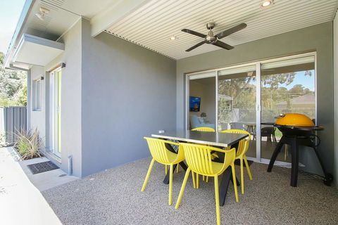 18 On Rayner - Swish Apartment Myrtleford - Accommodation Port Hedland 3