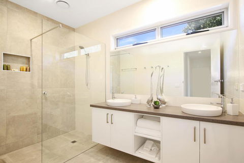 18 On Rayner - Swish Apartment Myrtleford - Accommodation Port Hedland 0