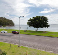 2 'Little Hut' 20 Kurrawa Close - Stunning water views of Little Beach - Accommodation Port Hedland
