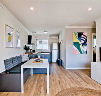 2 Bedroom Apt In Glenelg With Air-Con - Accommodation Port Hedland