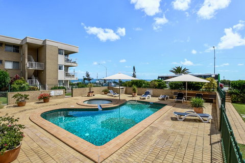 2 Bedroom Top Floor Unit - Ocean Views And Pool - Accommodation Port Hedland 3