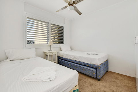 2 Bedroom Top Floor Unit - Ocean Views And Pool - Accommodation Port Hedland 1