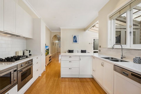 2-Bed House With Patio Near Bars And Restaurants - Accommodation Port Hedland 3