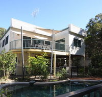 20 Orania Court - Two storey family home with swimming pool patio  large deck. Pet friendly - Accommodation Port Hedland