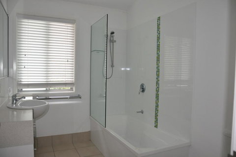 24 Esprit Drive - Beach Home With Open Plan Living And Walking Distance To Beach - Accommodation Port Hedland 1