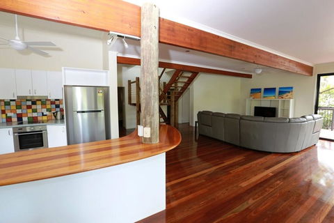 25 Naiad Court - Rainbow Shores, The Ultimate Beachside Executive Property, Air Conditioned - Accommodation Port Hedland 1